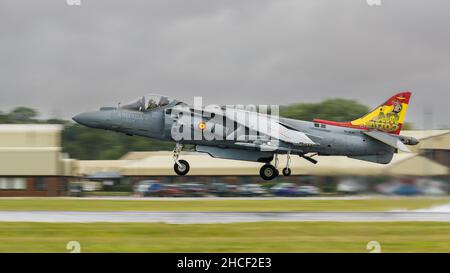 Spanische Marine AV-8B Harrier IIS beim Start beim Royal International Air Tattoo 2019 Stockfoto