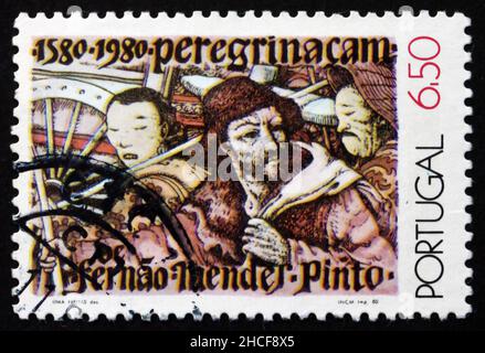 PORTUGAL - UM 1980: Eine in Portugal gedruckte Briefmarke zeigt Mendes Pinto und chinesische Männer, Peregrinacao von Fernao Mendes Pinto, geschrieben 1580, um Stockfoto