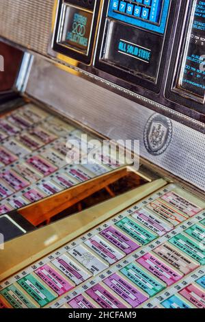 Retro-Jukebox zum Musikspielen Stockfoto