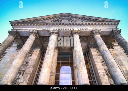 Berlin, Deutschland - Januar 2014: Das Reichstagsgebäude ist Sitz des deutschen reichstages. Der Reichstag beherbergt den Bundestag, das Unterhaus Stockfoto