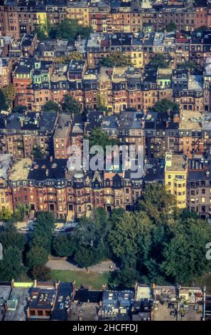 1990 Archivbild der Back Bay Area von Boston, Massachusetts, von der Spitze des John Hancock Tower aus gesehen. Stockfoto