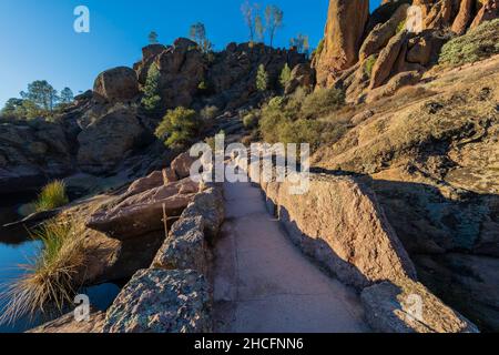 Bear Gulch Dam und Reservoir, gebaut vom CCC im Pinnacles National Park, Kalifornien, USA Stockfoto