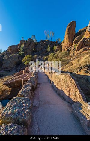 Bear Gulch Dam and Reservoir, erbaut vom Civilian Conservation Corps, im Pinnacles National Park, Kalifornien, USA Stockfoto