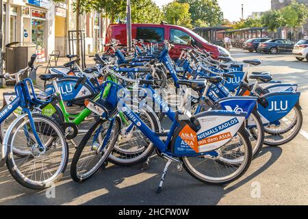 GIESSEN, DEUTSCHLAND - 2021 04 09: Bike Sharing Scheme der Justus-Liebig-Universität in Gießen Hessen Stockfoto