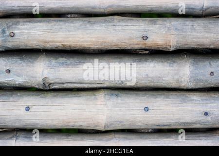 Nahaufnahme eines rustikalen alten verlassenen Bambuszauns Stockfoto