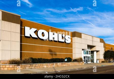 Flowood, MS - 15. Dezember 2021: Kohl's ist eine Kaufhaus-Einzelhandelskette, die von der Kohl's Corporation betrieben wird. Stockfoto