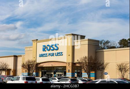 Flowood, MS - 15. Dezember 2021: Ross Dress for Less ist eine Kette von Discount-Kaufhäusern Stockfoto