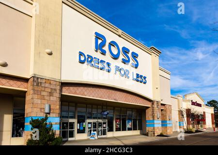 Flowood, MS - 15. Dezember 2021: Ross Dress for Less ist eine Kette von Discount-Kaufhäusern Stockfoto