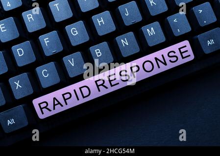 Schreiben mit Anzeige von Text Rapid Response. Geschäftskonzept Medizinisches Notfallteam Schnelle Hilfe bei Katastrophen Bearbeitung und Neueingabe von Berichtsschreiben Stockfoto