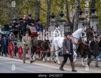 The Coachmakers' Company mit dem Millennium Coach auf der Lord Mayor’s Show 2021, London, England. Stockfoto