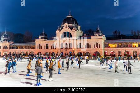 Die größte Eisbahn in Budapest Ungarn. Erstaunlicher Erholungsort für Touristen und Bürger auch. Stockfoto