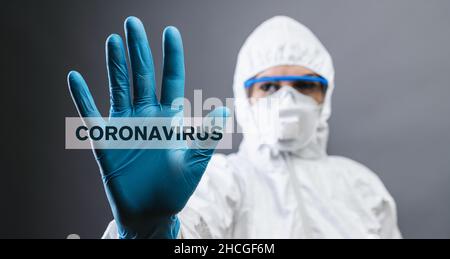 Coronavirus COVID 19 NCoV Ausbruch. Medizinische oder wissenschaftliche zeigt Hand, um Zeichen zu stoppen. Positiver Fall von Korona Virus Europe, Italien, Wuhan, China. Epidemio Stockfoto