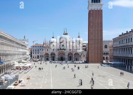 Erhöhter Blick auf den Markusplatz, Venedig, Italien Stockfoto