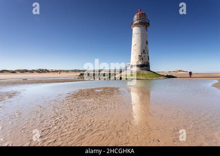 Punkt des Ayr Leuchtturms am Talacre Strand, Nordwales Stockfoto