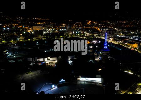 Panorama-Luftaufnahme des Thessaloniki expo Areals mit OTE Turm im Vordergrund. Stockfoto