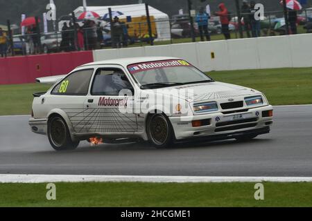 Mark Wright, Dave Coyne, Ford Sierra Cosworth RS500, Abgasflammen, Adrian Flux Trophy für die MRL Historic Touring Car Challenge, ein Zweifahrer-Rennen mit Stockfoto