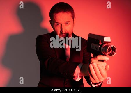 James Short, Super 8 Agent in Rotlicht. Stockfoto