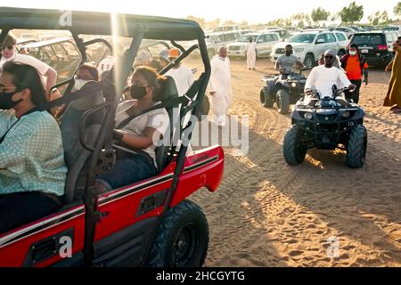 Auto-Safari in der Wüste, Dubai, Vereinigte Arabische Emirate, Naher Osten, Stockfoto