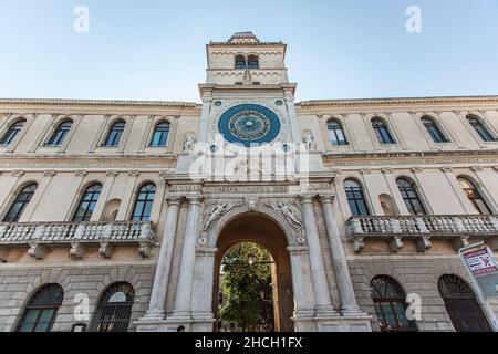 PADUA, ITALIEN 17. JULI 2020: Uhrturm in Padua in Italien Stockfoto