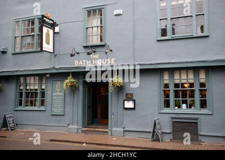 cambridge, England, Vereinigtes Königreich, 28-12-2021. Außenansicht des Bath House Pub, Ein beliebter Treffpunkt für Studenten und Touristen Stockfoto