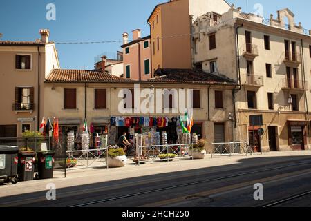 PADUA, ITALIEN 17. JULI 2020: Altes Haus im Zentrum von Padua Stockfoto