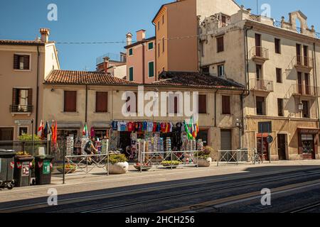 PADUA, ITALIEN 17. JULI 2020: Altes Haus im Zentrum von Padua Stockfoto