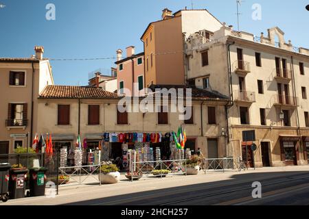 PADUA, ITALIEN 17. JULI 2020: Altes Haus im Zentrum von Padua Stockfoto