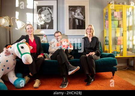 Bjorn Ulvaeus, ABBA, Tilde Bjorfors von der zeitgenössischen schwedischen Zirkusfirma Cirkus Cirkus, und die Enkelin Malin Billing von Arrid Lindgren sprechen A Stockfoto