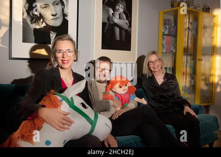 Bjorn Ulvaeus, ABBA, Tilde Bjorfors von der zeitgenössischen schwedischen Zirkusfirma Cirkus Cirkus, und die Enkelin Malin Billing von Arrid Lindgren sprechen A Stockfoto