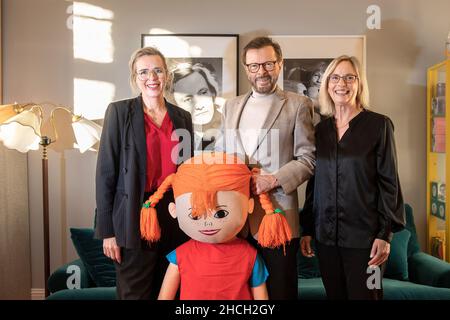 Bjorn Ulvaeus, ABBA, Tilde Bjorfors von der zeitgenössischen schwedischen Zirkusfirma Cirkus Cirkus, und die Enkelin Malin Billing von Arrid Lindgren sprechen A Stockfoto