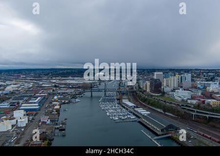 Luftaufnahme des Tacoma, Washington Waterfront im Dezember Stockfoto