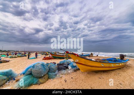 Chennai, Indien - 18. August 2018: Blick auf den Strand an der Straße Fischmarkt in Chennai. Die Straße Fischmarkt ist in der Nähe von Chennai Marina Stockfoto