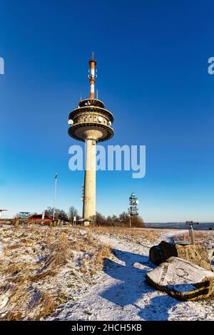 Koeterberg-Fernmeldeturm, Lügde, Naturpark Teutoburger Wald Egge, Weserbergland, Nordrhein-Westfalen, Deutschland Stockfoto