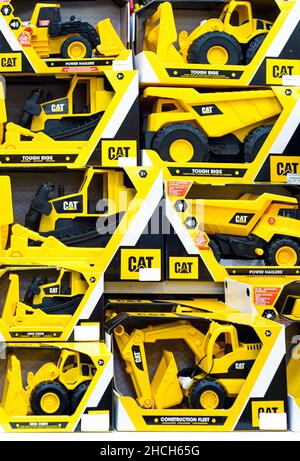 2021: Spielzeugrealistische Modelle von Cat Caterpillar Maschinen Stockfoto