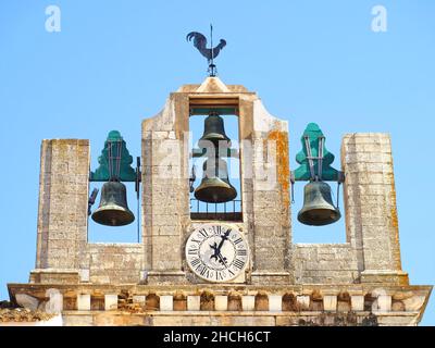 Schöne Kathedrale von Faro, interessante Architektur an der Algarve Küste von Portugal Stockfoto