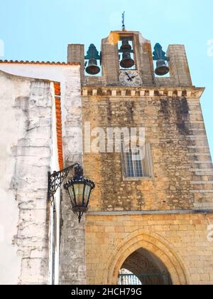 Schöne Kathedrale von Faro, interessante Architektur an der Algarve Küste von Portugal Stockfoto