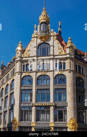 Commerzbank-Zentrale im restaurierten Jugendstilgebäude des ehemaligen Amtshauses in der Innenstadt, Leipzig, Sachsen, Deutschland Stockfoto