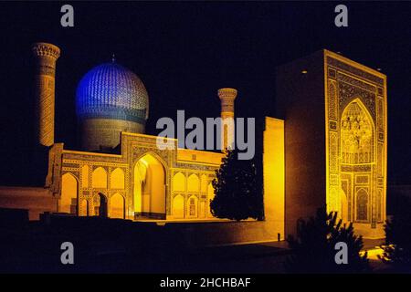 Gur-Emir-Mausoleum bei Nacht, Timurid-Grab, Samarkand, Usbekistan, Samarkand, Usbekistan Stockfoto