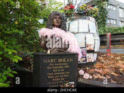 Denkmal am Straßenrand und Schrein für Marc Bolan, Queen's Ride, Barnes Common, London, England, GROSSBRITANNIEN Stockfoto