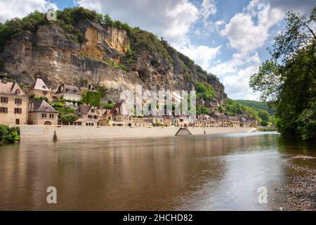 Das berühmte französische Dorf La Roque Gageac an der Dordogne in Frankreich Stockfoto