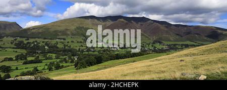 Sommerblick über den Blencathra Fell, in der Nähe des Dorfes Threlkeld, Lake District National Park, Cumbria, England, Großbritannien Stockfoto