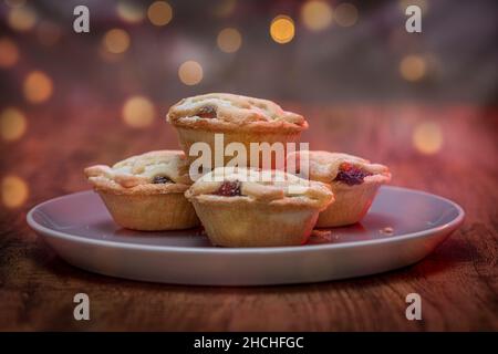 Weihnachtsgebäck auf einem Teller Stockfoto