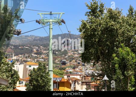 FUNCHAL, PORTUGAL - 20. AUGUST 2021: Hier beginnt die Seilbahn von der Talstation nach Monte. Stockfoto