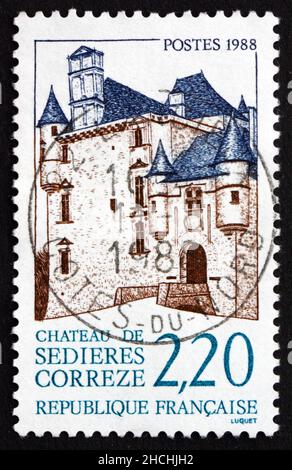 FRANKREICH - UM 1988: Eine in Frankreich gedruckte Briefmarke zeigt Chateau Sedieres, Correze, um 1988 Stockfoto