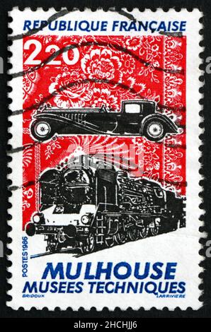 FRANKREICH - UM 1986: Eine in Frankreich gedruckte Briefmarke zeigt das Technische Museum von Mulhouse, um 1986 Stockfoto