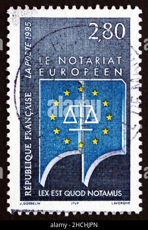 FRANKREICH - UM 1995: Eine in Frankreich gedruckte Briefmarke zeigt European Notaries Public, um 1995 Stockfoto