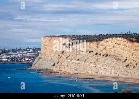 Schöner Blick auf die Küstenschönheit von Lagos, Algarve in Portugal. Stockfoto