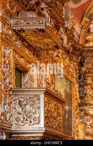 Exquisite Details des Innenraums der Kirche des heiligen Antonius in Lagos, Algarve, Portugal. Stockfoto