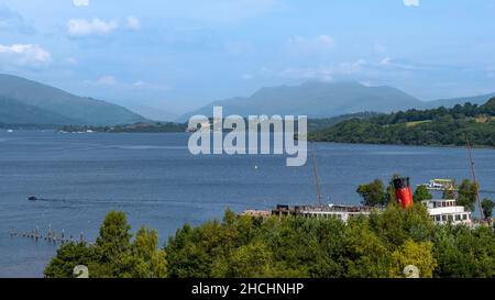 Loch Lomond Steamer und Loch lomond, mit Ben lomond in der Ferne, an einem Sommertag in Schottland Stockfoto