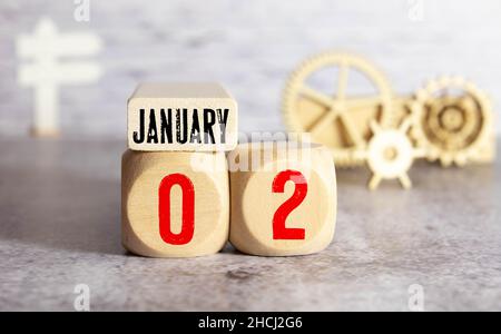 Januar 2nd.Januar 2 weißer Holzkalender auf Holz Hintergrund.Copyspace für Ihren Text.Wintertag Stockfoto